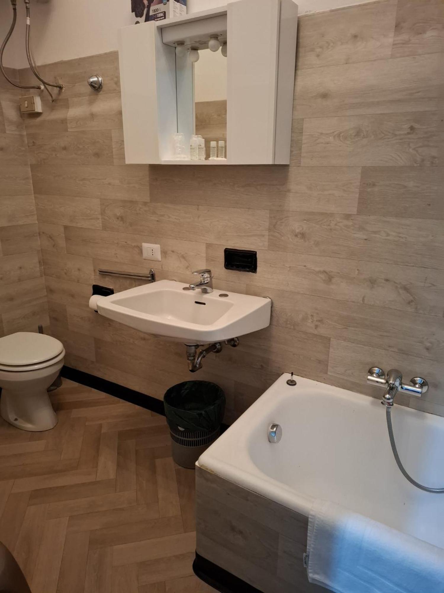 Villa Terzaghi Gorla Minore Esterno foto
