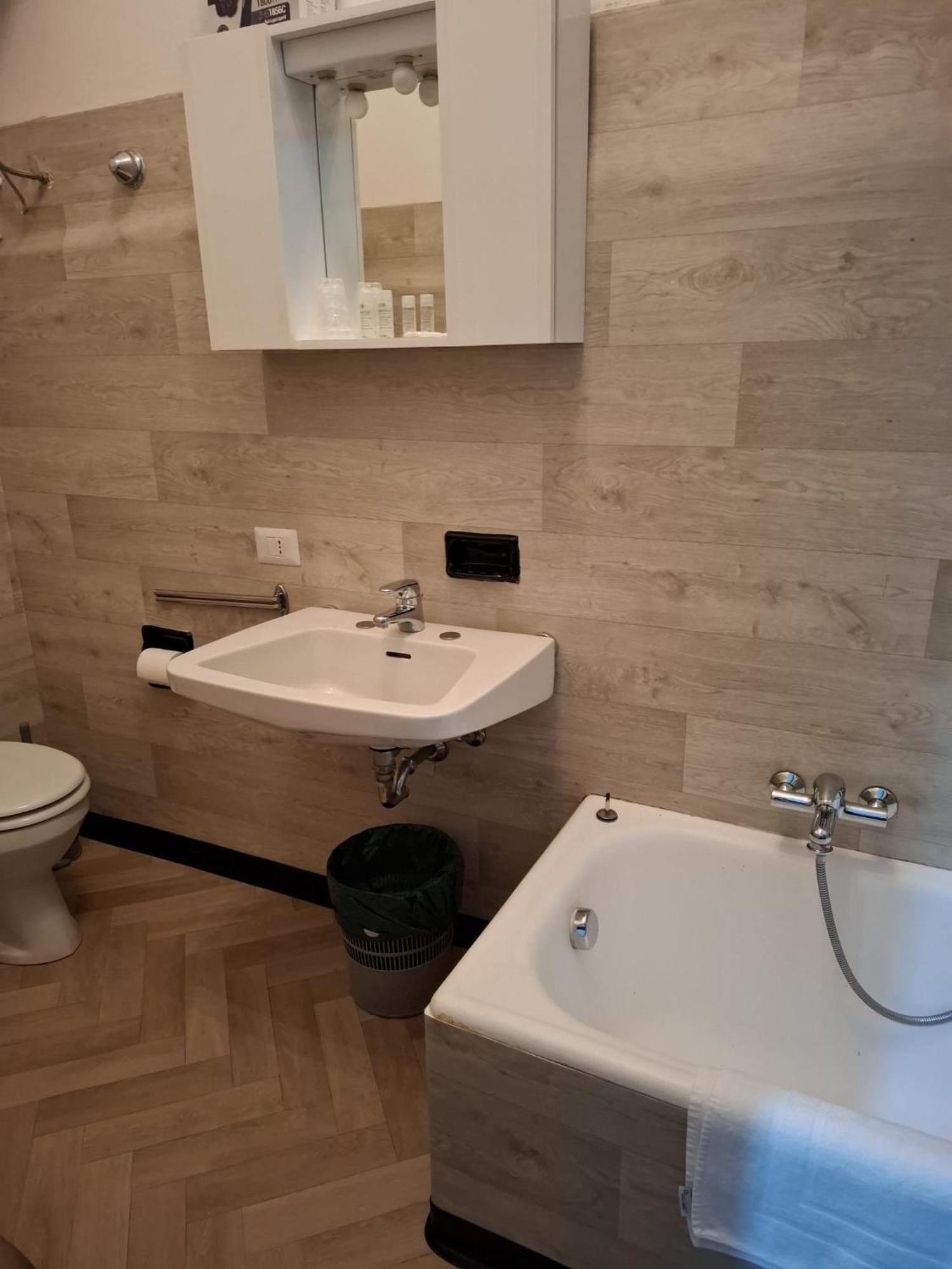 Villa Terzaghi Gorla Minore Esterno foto